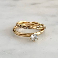 Förlovningsringar 1 i 18k guld och briljantslipade diamanter