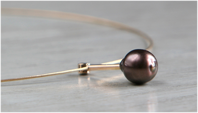 Necklace in 18k gold with fancy brown pearl and diamond