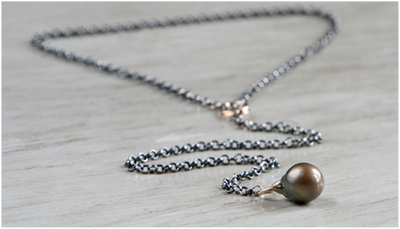 Necklace in oxidised silver with 18k gold and cultured tahiti pearl