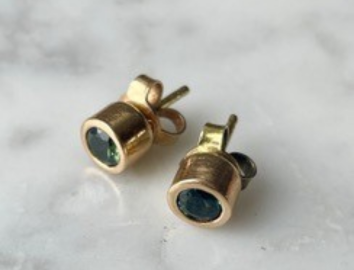 Earrings in 18k gold with sapphires