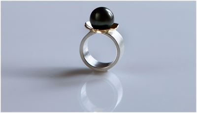 Ring in silver and 18k gold with a cultured tahiti pearl
