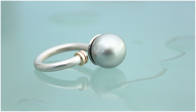 Ring in silver and 18c gold with a cultivated tahiti pearl