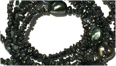 Armband med svart diamantsplit och keshipärlor