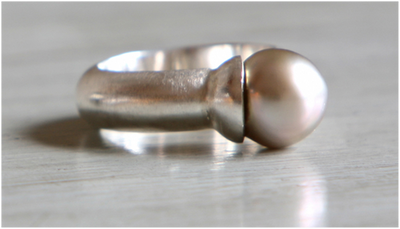Ring in silver with cultured tahiti pearl