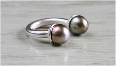 Ring in silver with cultured tahiti pearls