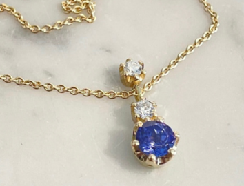 Necklace in 18k red gold with a tanzanite and 2 brilliant cut diamonds