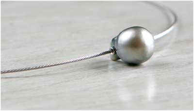 Necklace in 18k white gold with cultured tahiti pearl