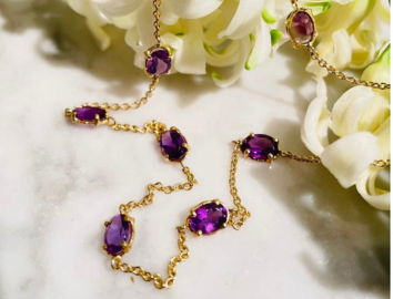 Necklace in 18k yellow gold with amethysts