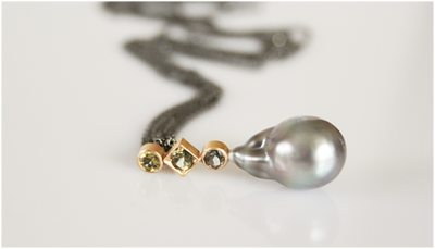 Necklace with cultured tahiti pearl, tourmalines and 18k gold and rutenium chains