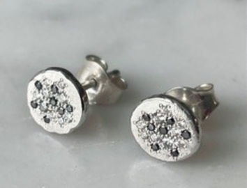 Earrings in 18k white gold with black and white diamonds 