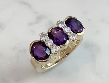 Ring in 18k gold with amethysts and brilliant cut diamonds