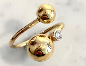 Ring in 18k gold with brilliant cut diamond