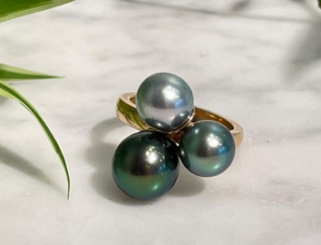 Ring in 18k guld with cultured tahiti pearls