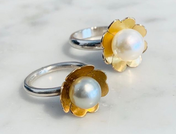 Rings in silver and 18k gold with freshwater pearls