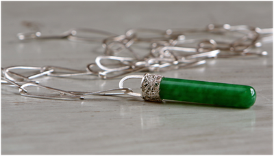 Silver necklace with jade
