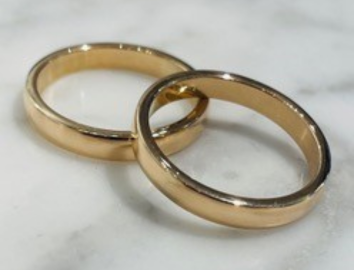 Wedding bands in 18k gold